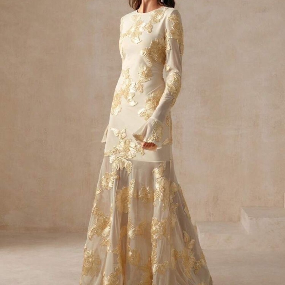 NWT 🆕 Apricot Elegant Floral Embroidered Backless Dress Formal Long Sleeve